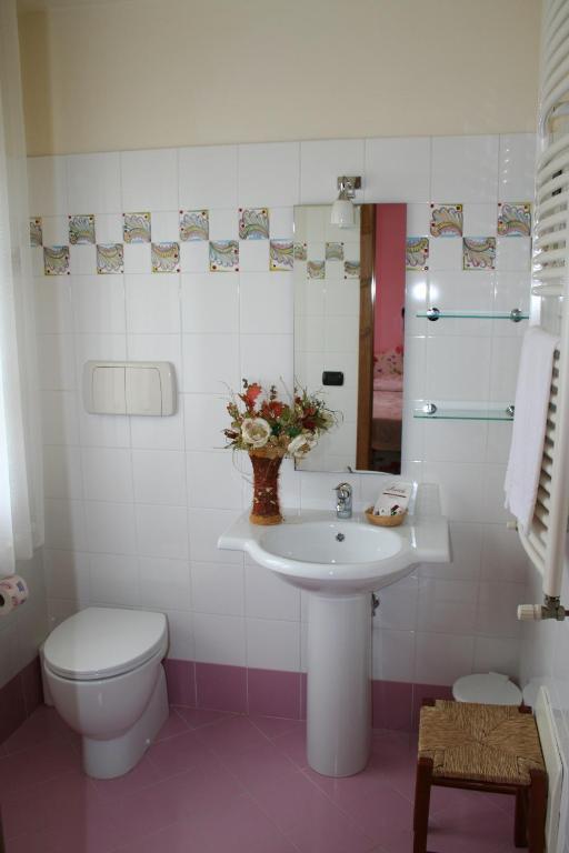 Agriturismo La Rosa Tea Villa Urbania Habitación foto