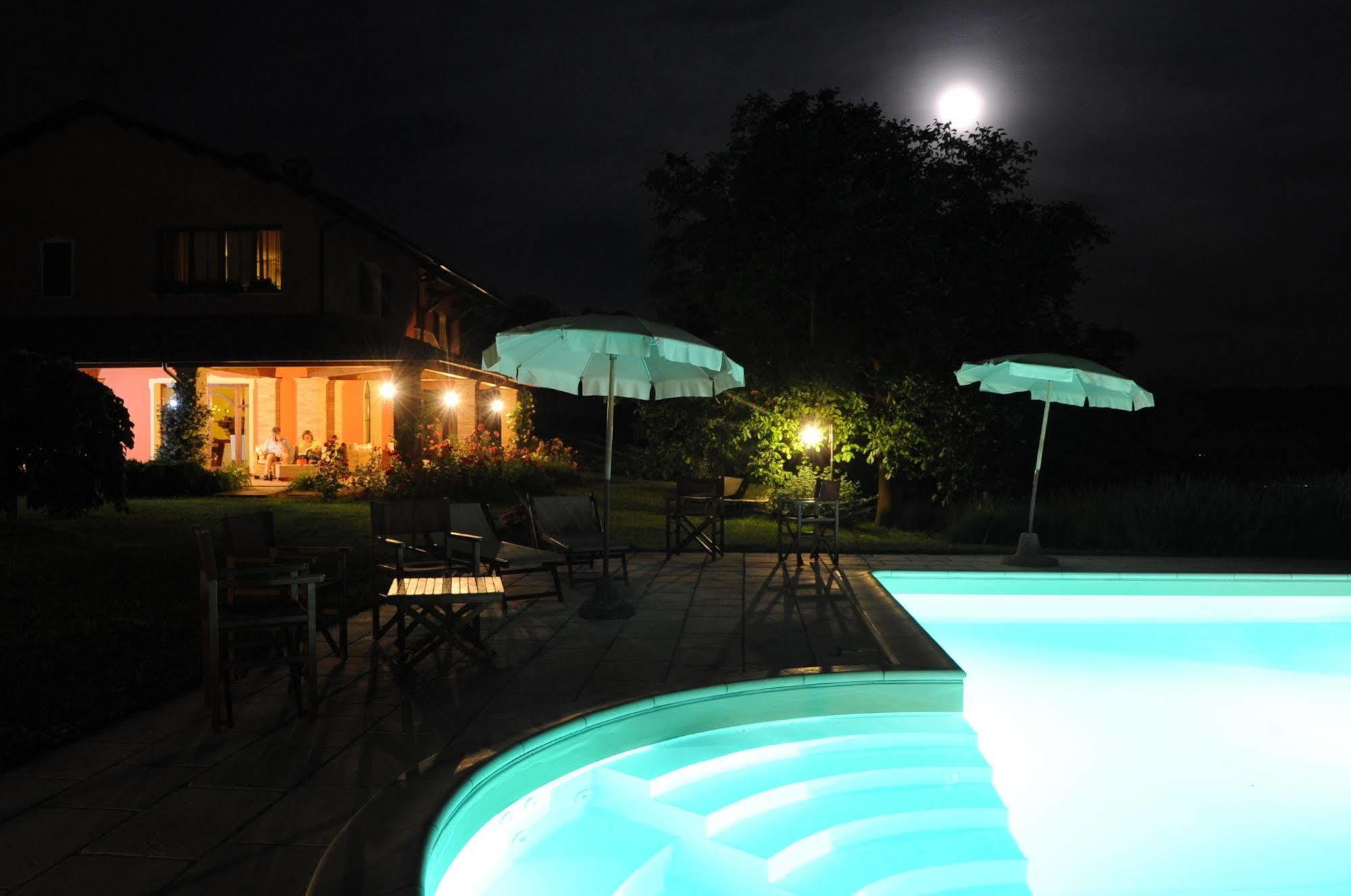 Agriturismo La Rosa Tea Villa Urbania Exterior foto