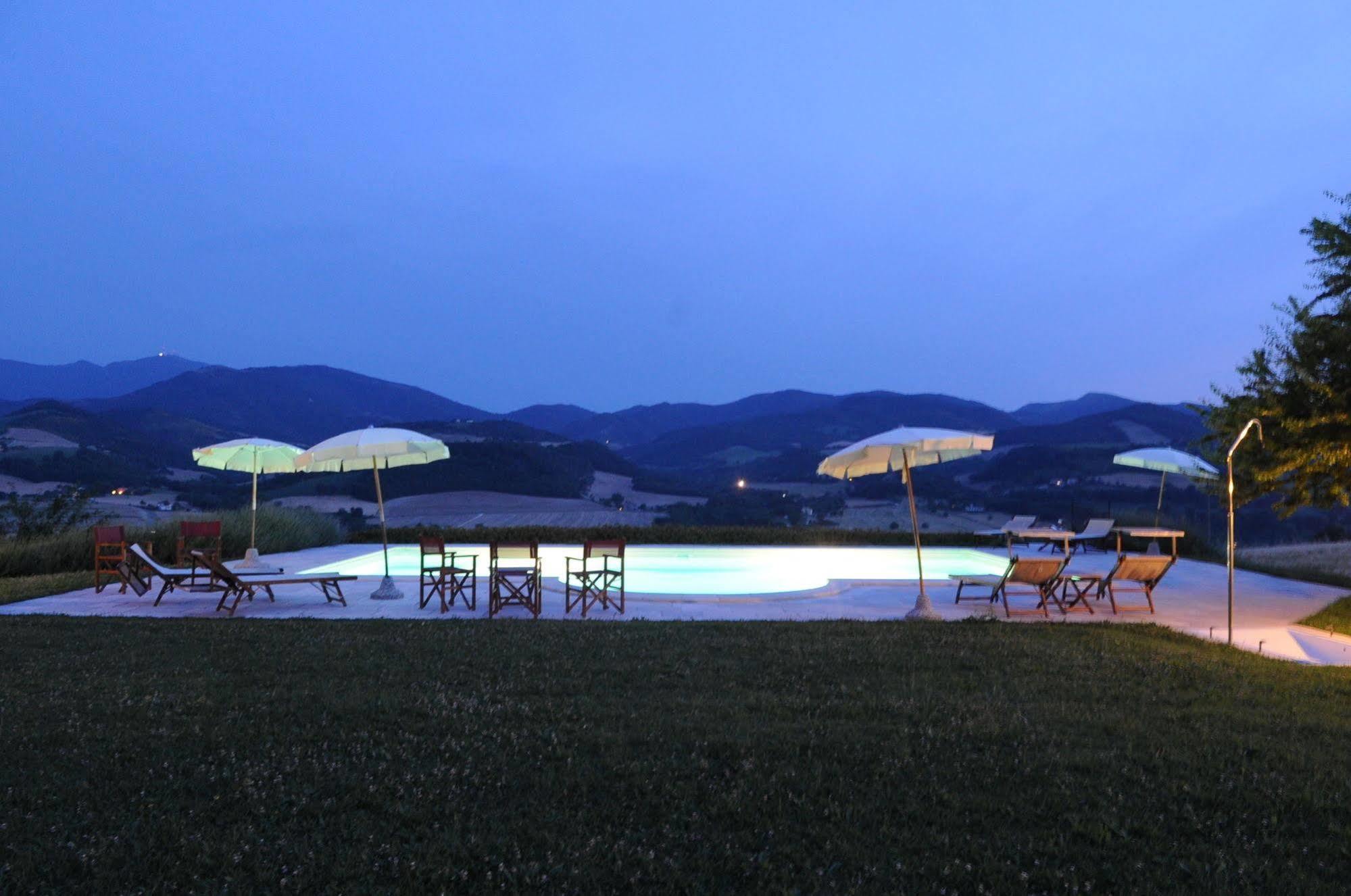 Agriturismo La Rosa Tea Villa Urbania Exterior foto