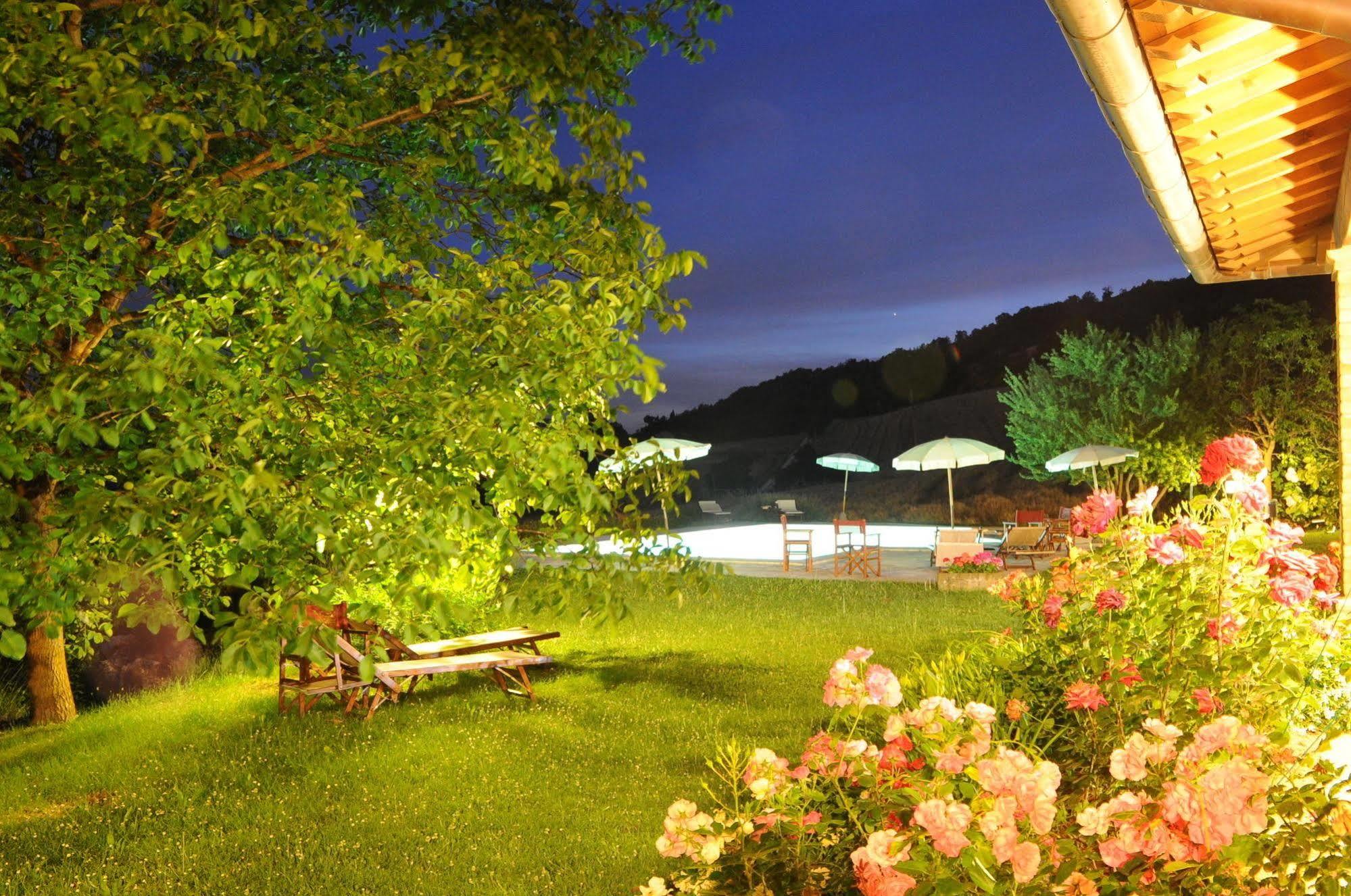 Agriturismo La Rosa Tea Villa Urbania Exterior foto
